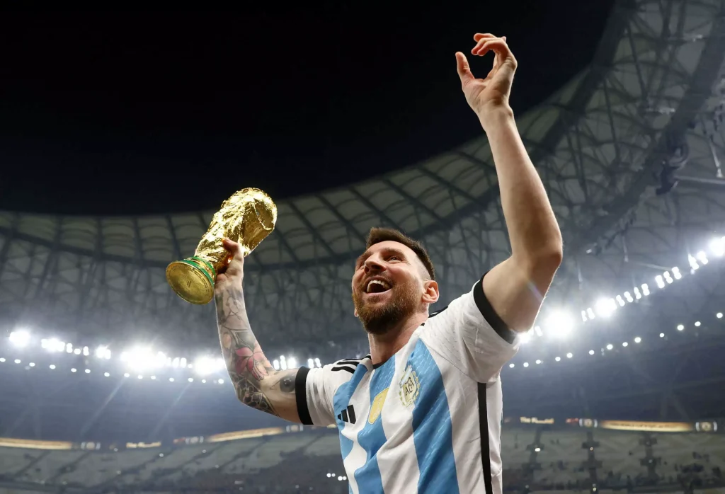 «Αποθέωση» από τον διεθνή Τύπο για τον Λιονέλ Μέσι – Η «Equipe» χαρακτηρίζει άκυρο το τρίτο γκολ της Αργεντινής