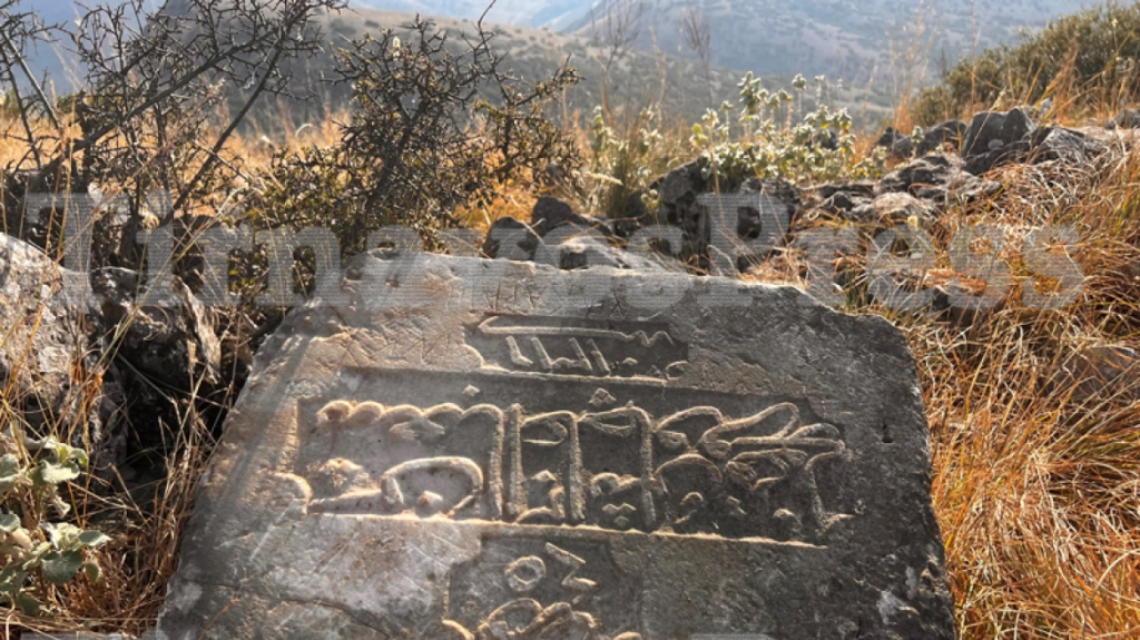 Αρχαιολογικό εύρημα στον Τύρναβο: Επιχειρηματίας βρήκε πέτρα σκαλισμένη σε Οθωμανική Γραφή (φώτο)