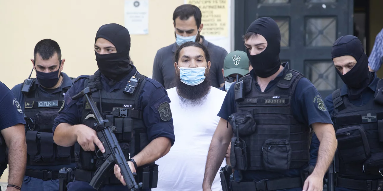 Επίθεση με βιτριόλι στην Ιερά Σύνοδο: 20 χρόνια φυλακή στον αρχιμανδρίτη για την επίθεση κατά επτά μητροπολιτών