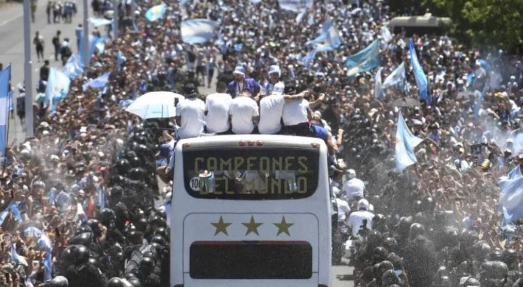 H μεγάλη παρέλαση της Εθνικής Αργεντινής στο Μπουένος Άιρες (βίντεο)