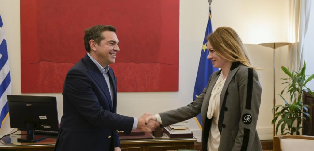 Στον ΣΥΡΙΖΑ εντάσσεται από σήμερα η ανεξάρτητη βουλευτής Α.Αδαμοπούλου – Το καλωσόρισμα του Α.Τσίπρα (φώτο)
