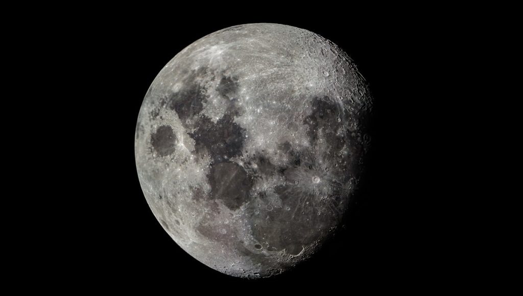 Εντυπωσιακή εικόνα: Όταν η Σελήνη «μεταμφιέστηκε» σε… Κρόνο (φώτο)