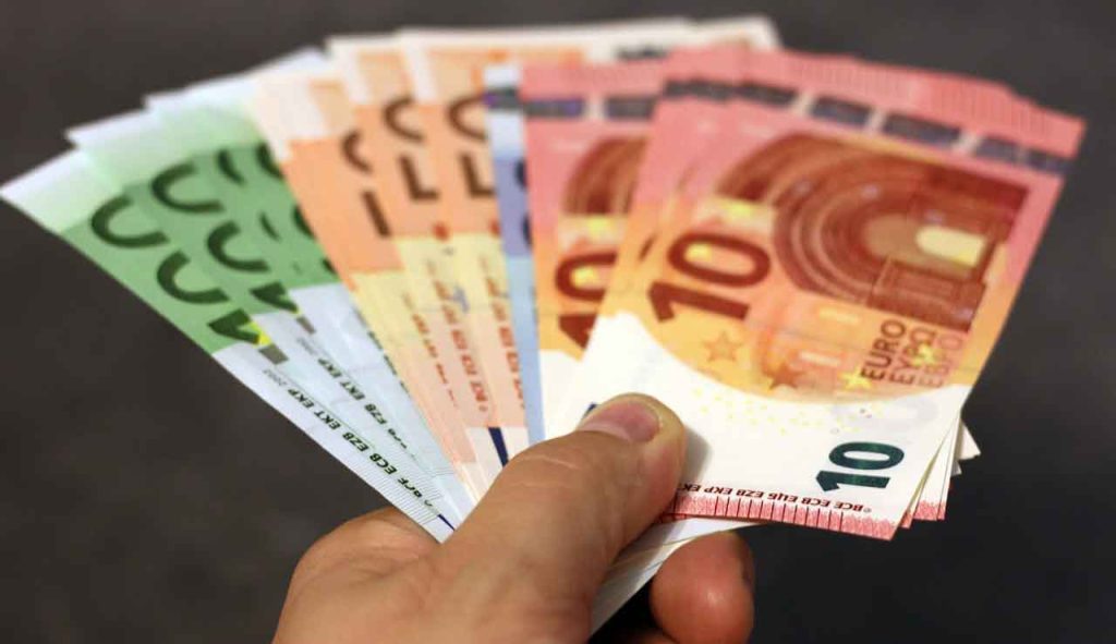 Επίδομα 250 ευρώ: Τι πρέπει να κάνουν οι συνταξιούχοι που δεν τα έλαβαν ακόμη