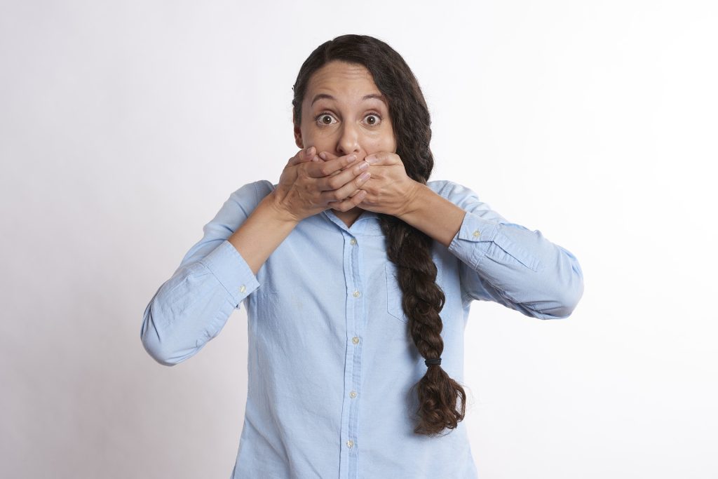 Κακοσμία στόματος: Δείτε πως το γιαούρτι θα σας βοηθήσει να την αντιμετωπίσετε