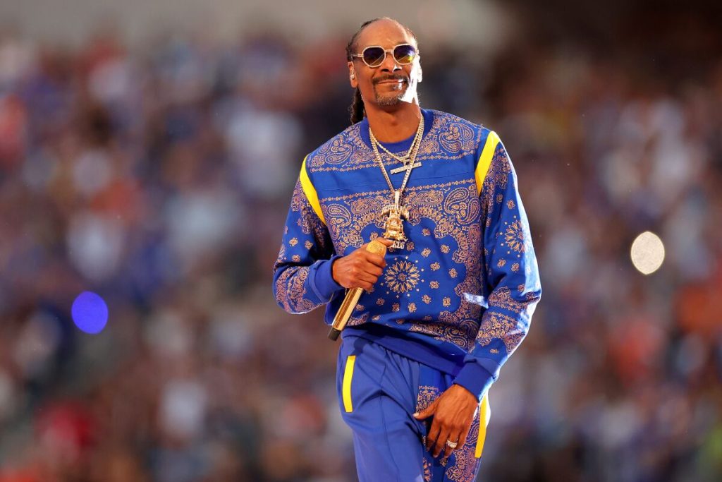 Snoop Dogg: Μεταμορφώθηκε σε Wednesday και έγινε viral (βίντεο)