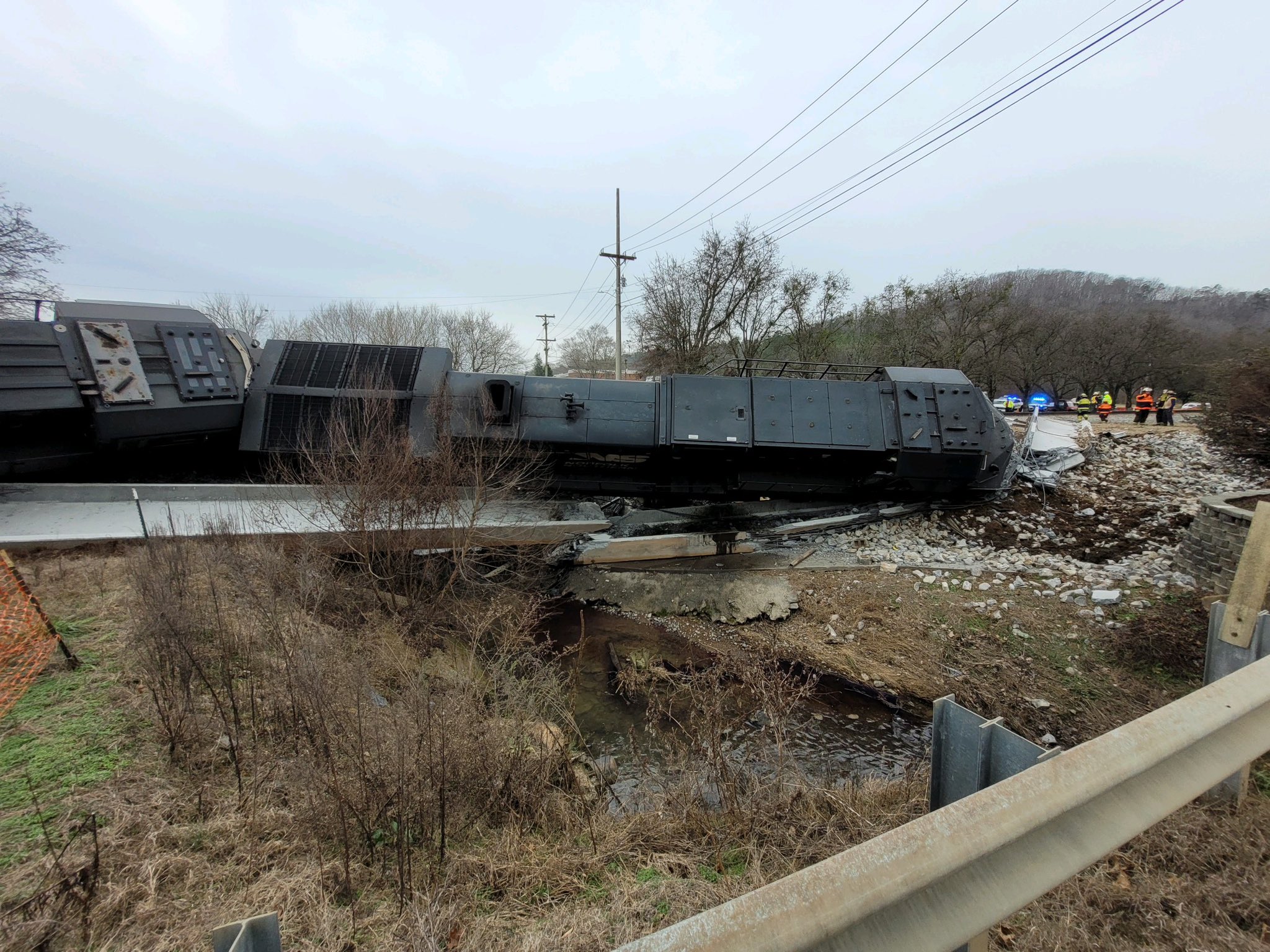 ΗΠΑ: Κάμερα κατέγραψε βίντεο την στιγμή που τρένο συγκρούεται με φορτηγό και εκτροχιάζεται