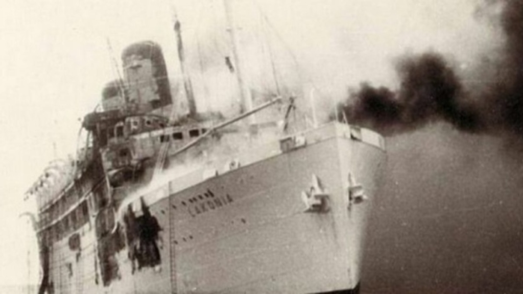 Σαν σήμερα το 1963: Το κρουαζιερόπλοιο «Λακωνία» αρπάζει φωτιά από το κομμωτήριο και βυθίζεται – 128 νεκροί (βίντεο)