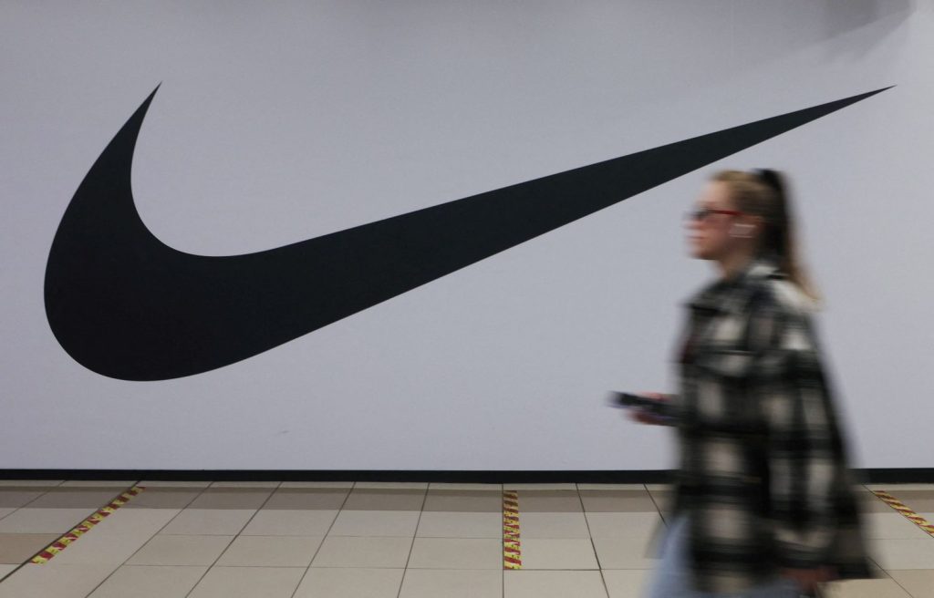 Καταγγελίες για σεξισμό και… στοματικό έρωτα σε εταιρικό χώρο «καίνε» τη Nike