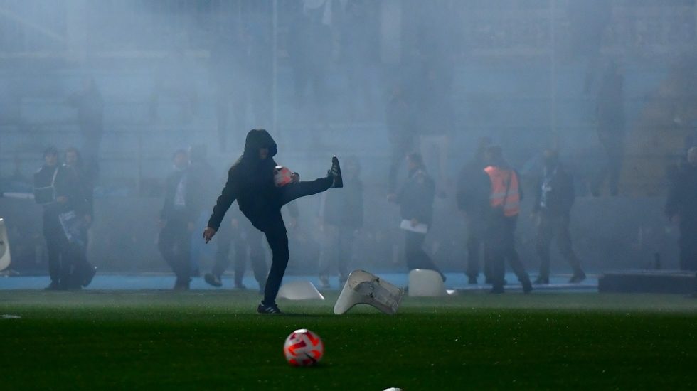 Ελληνικό Πρωτάθλημα: Κλήθηκαν σε απολογία ΠΑΣ Γιάννινα και Ολυμπιακός για τα επεισόδια στους «Ζωσιμάδες»