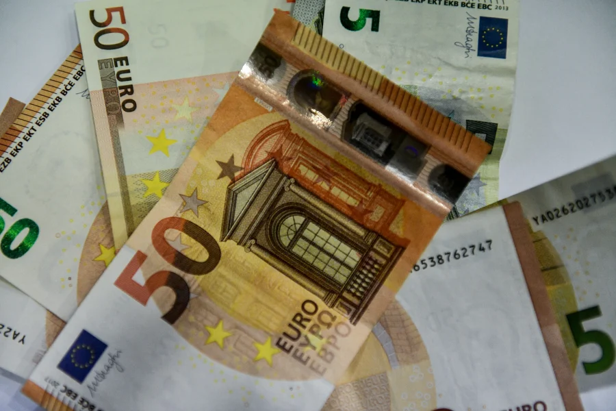 Επιταγή ακρίβειας 250 ευρώ: Τελευταία ευκαιρία για τους μακροχρόνια ανέργους