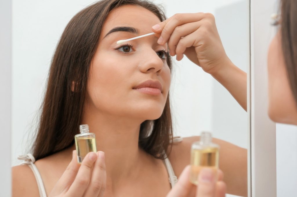 Έτσι θα αποκτήσεις πυκνά φρύδια μετά από χρόνια αποτρίχωσης