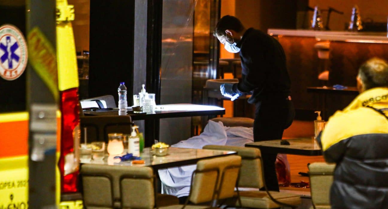 Πυροβολισμοί στη Νέα Σμύρνη: Η κατάθεση της 31χρονης που τραυματίστηκε – «Είδα ότι έχω αίματα»