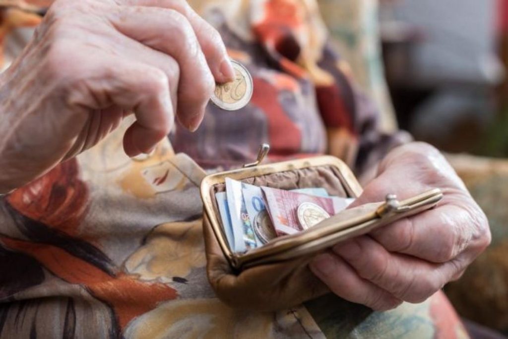 Εκτακτη ενίσχυση 250 ευρώ: Ποιοι συνταξιούχοι δεν το εισέπραξαν