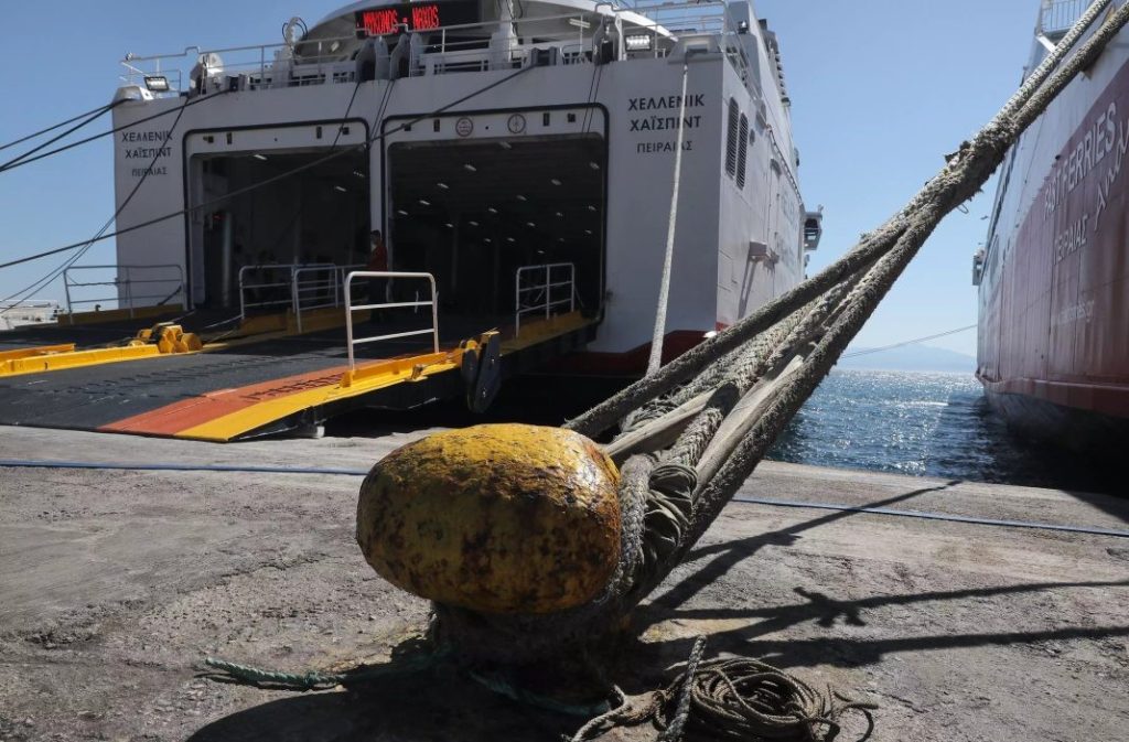 Νέες απεργίες προανήγγειλαν τα πληρώματα των ρυμουλκών