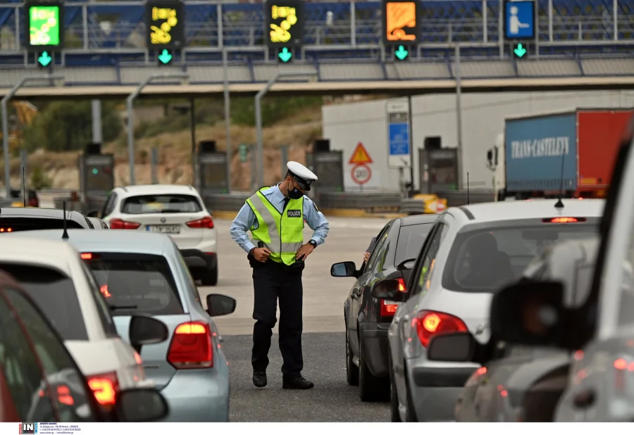 Σε ισχύ από σήμερα τα έκτακτα μέτρα της Τροχαίας για τα Χριστούγεννα