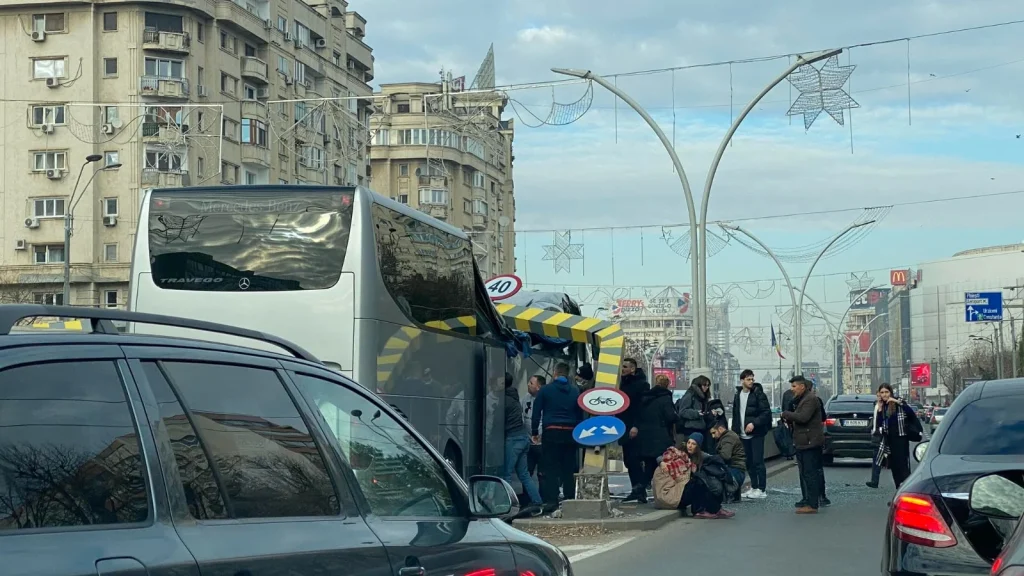 Ρουμανία: Φορτηγό είχε γκρεμίσει την ίδια πινακίδα πριν 3 μήνες (βίντεο)