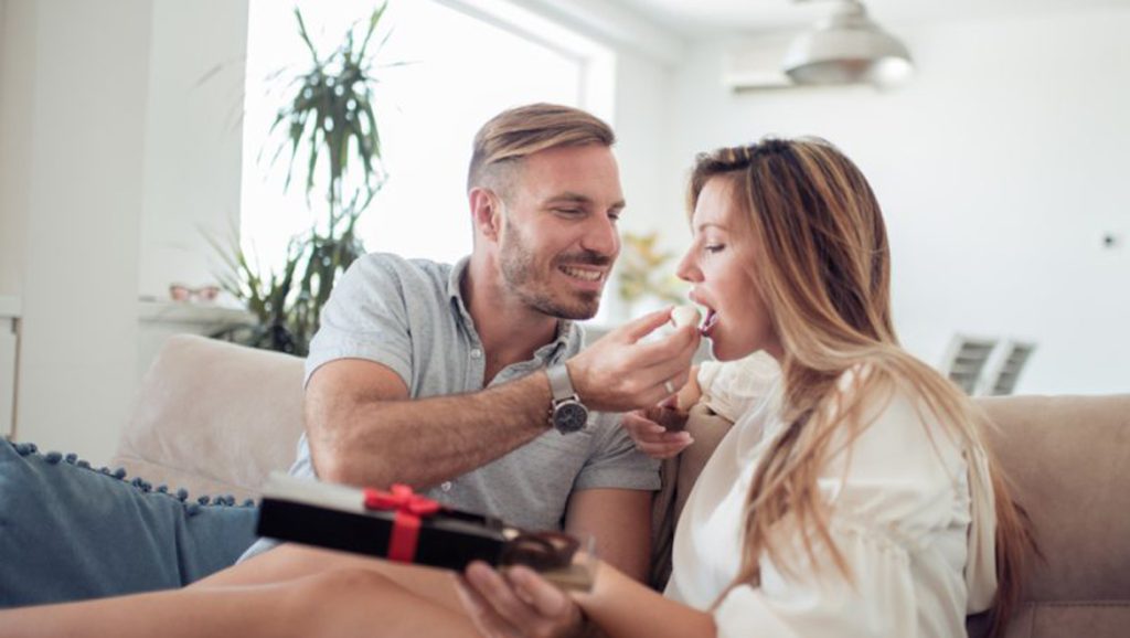 Έξι… παράξενοι τρόποι για να κάνετε τη σχέση σας καλύτερη