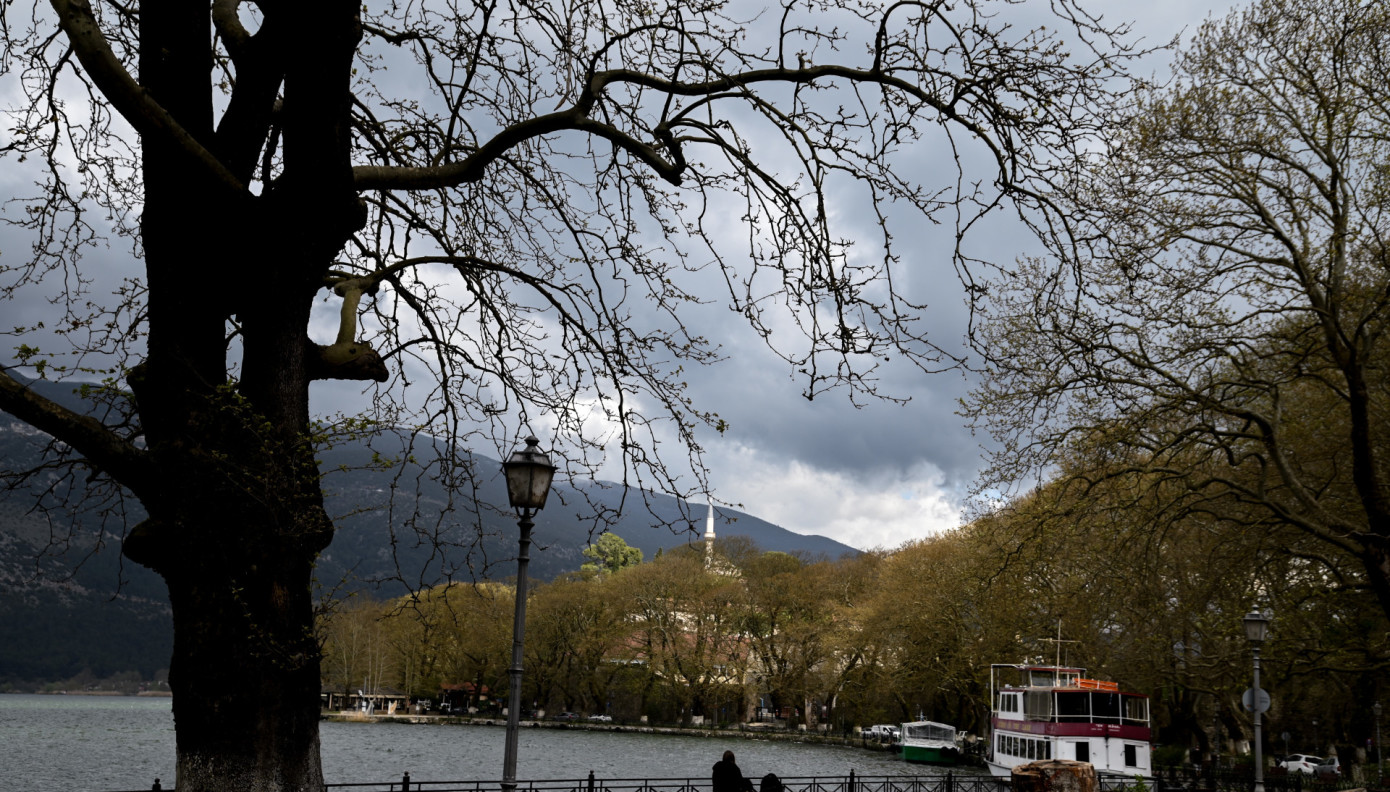 «Βουλιάζουν» από κόσμο τα Ιωάννινα – Στο 100% η πληρότητα σε Ζαγόρι και Μέτσοβο