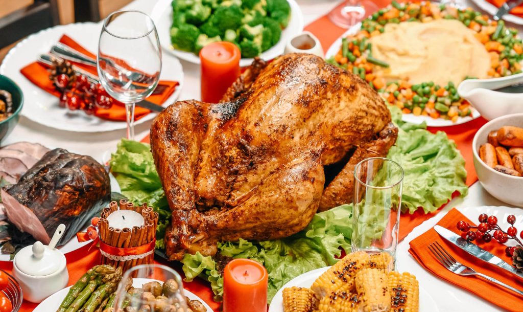 Γιορτινό τραπέζι: 7 αποτελεσματικοί τρόποι για να μην πάρετε ούτε γραμμάριο στις γιορτές