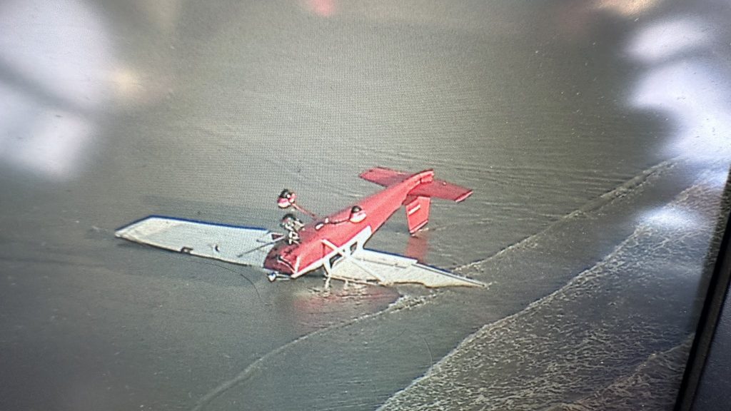 ΗΠΑ: Συντριβή αεροσκάφους Cessna στην Καλιφόρνια – Νεκρός ο πρώην δήμαρχος της Σάντα Μόνικα Ρεξ Μίντερ