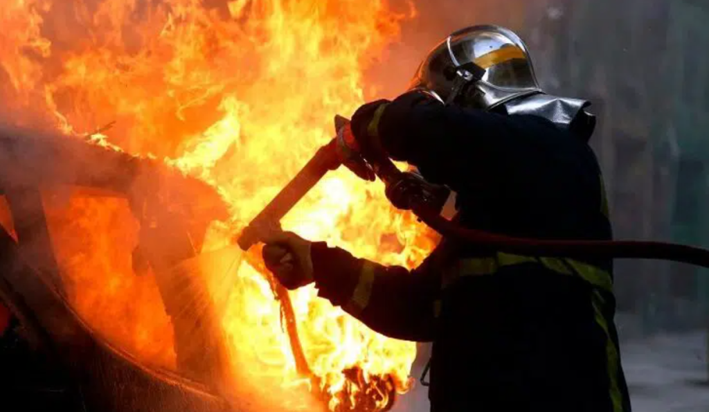 Μποτιλιάρισμα στον περιφερειακό της Θεσσαλονίκης – Όχημα «τυλίχθηκε» στις φλόγες
