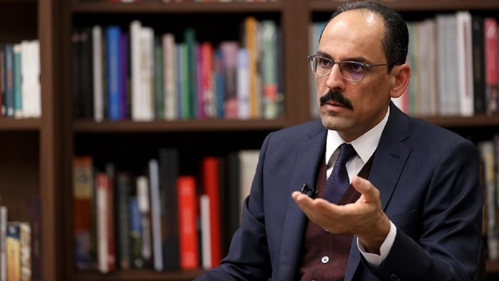 Τουρκία: Ο Ιμπραήμ Καλίν καταδικάζει τα βίαια επεισόδια στο Παρίσι και «ενοχοποιεί» το PKK