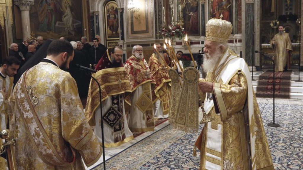Τελέστηκε η Θεία λειτουργία των Χριστουγέννων από τον Αρχιεπίσκοπο Ιερώνυμο στη Μητρόπολη