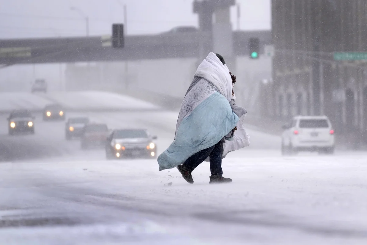 Σφοδρή χιονοθύελλα πλήττει τις ΗΠΑ: Πάνω από 500.000 νοικοκυριά χωρίς ρεύμα εν μέσω πολικού ψύχους – 17 νεκροί (φώτο)
