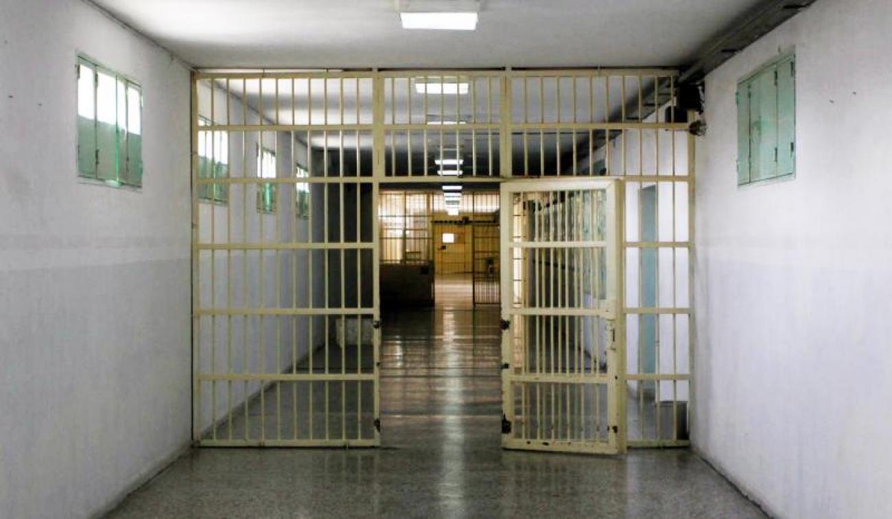Έρευνα σε έξι κελιά Αλβανών στις φυλακές Χανίων – Βρέθηκαν ναρκωτικά, μαχαίρια και σουβλιά