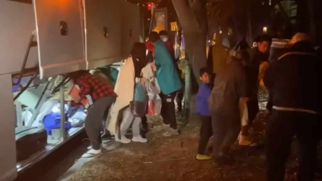 ΗΠΑ: Αυτά είναι τα αποτελέσματα της πολιτικής τους – Μετανάστες κατασκήνωσαν κοντά  στο σπίτι της Κάμαλα Χάρις!