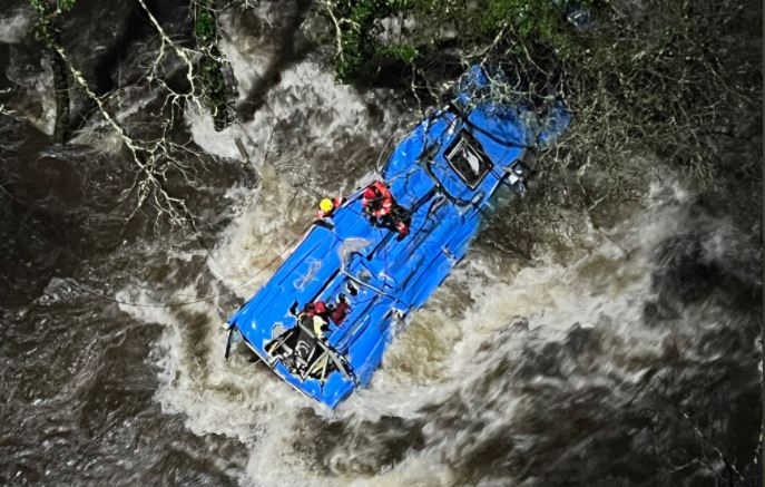 Ισπανία: Πέντε οι νεκροί στην Γαλικία από την πτώση λεωφορείου σε ποτάμι