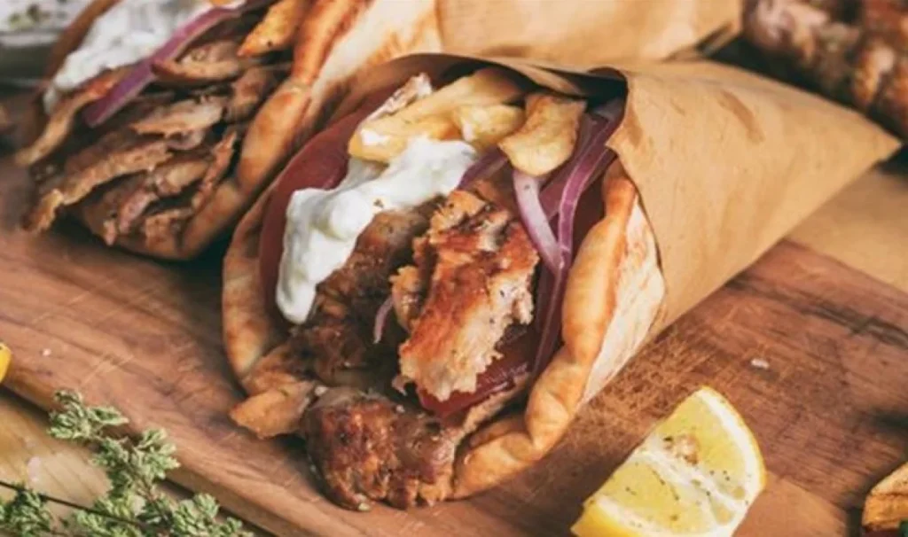 Χανιά: Παραλίγο να πνιγεί από ένα κομμάτι σουβλάκι μπροστά στα παιδιά της