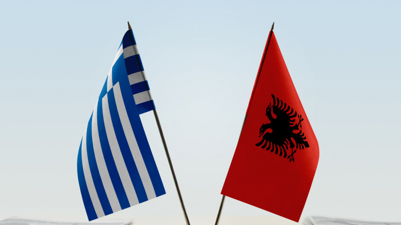 Έρευνα: Οι Αλβανοί βλέπουν τους Έλληνες ως τον λαό που κάνει τις περισσότερες διακρίσεις εις βάρος τους