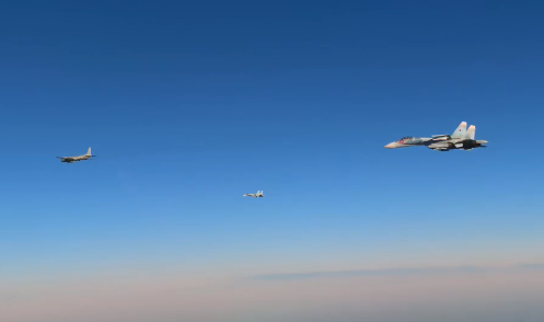 Rafale σε συναγερμό «Alpha Scramble» συνόδευσε ρωσικά Su-27 πάνω από τη Βαλτική (βίντεο)