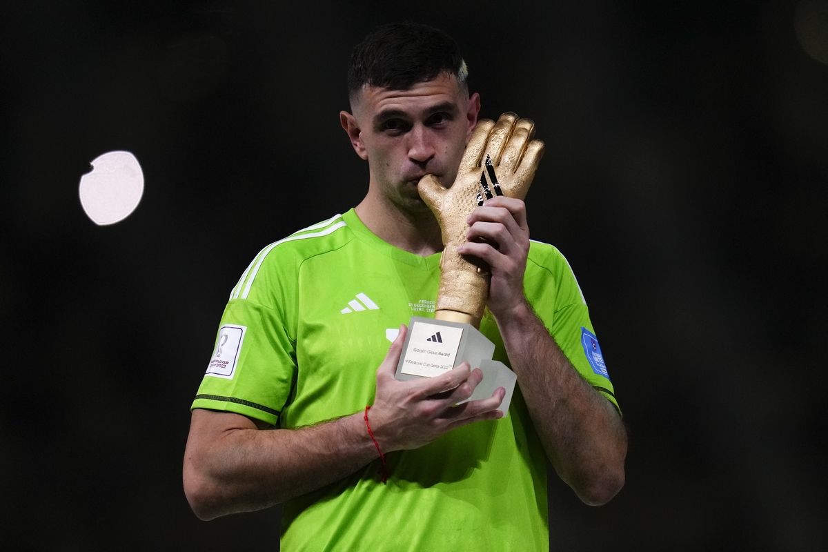 Ο προπονητής της Άστον Βίλα βάζει πωλητήριο στον Ε.Μαρτίνες λόγω της συμπεριφοράς του