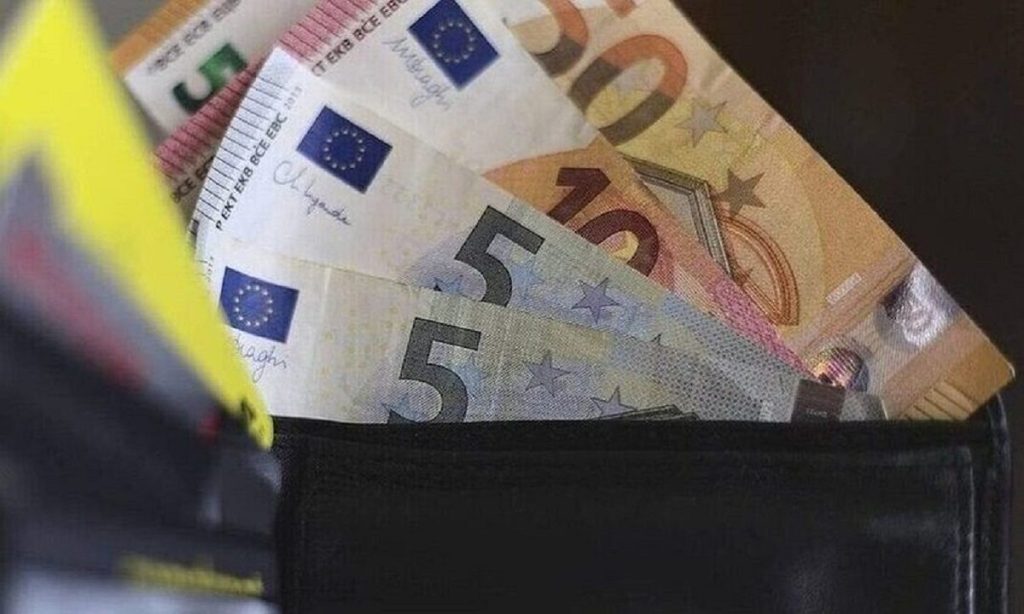 «Επιταγή ακρίβειας»: Μέχρι την Πέμπτη ανοικτή η πλατφόρμα για τα 250 ευρώ στους μακροχρόνια ανέργους