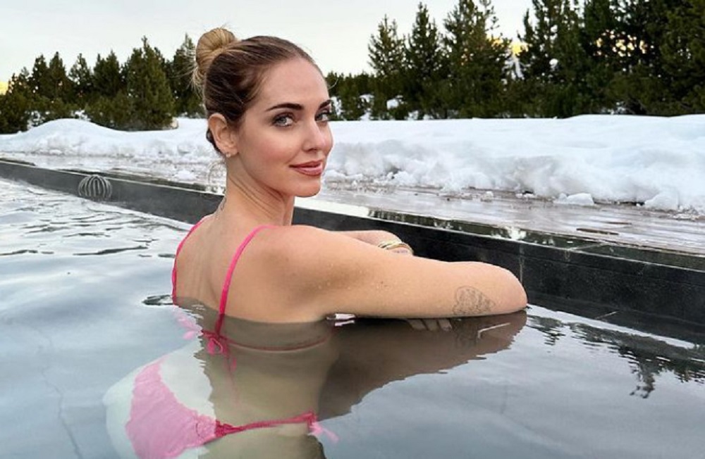 Κιάρα Φεράνι: Η διάσημη influencer δεν… καταλαβαίνει από κρύο και βγήκε με μπικίνι στο χιόνι (βίντεο)