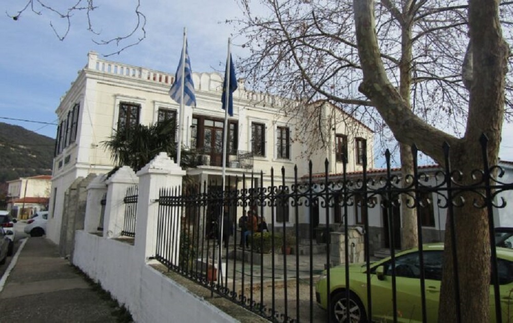 Θράκη: Μουσουλμάνος δήμαρχος στην Ελλάδα απολύει εργαζόμενους ως «τρομοκράτες» και «Γκιουλενιστές»! (φωτό)