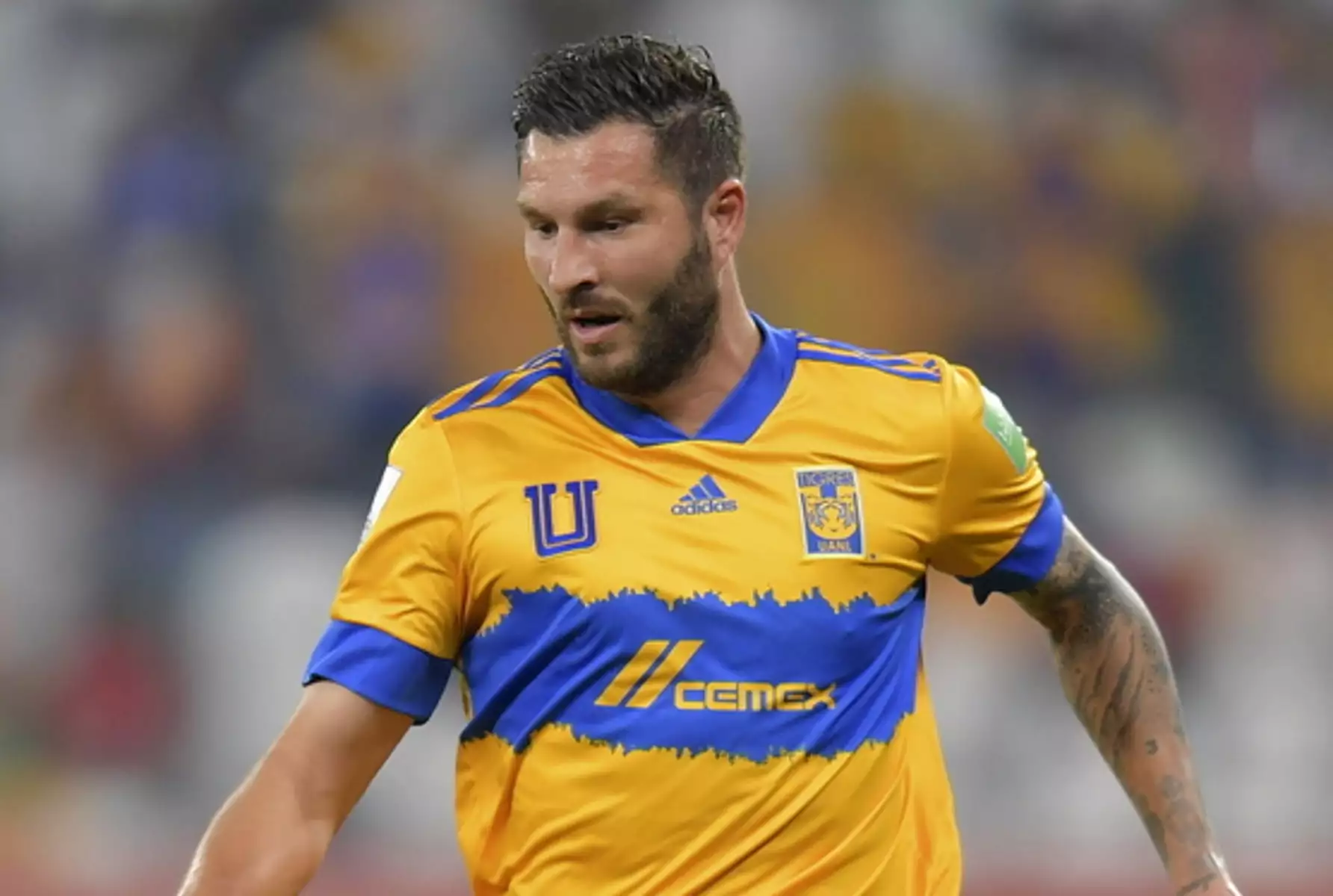 Ζινιάκ: Δέχτηκε την μπάλα στον σβέρκο και σωριάστηκε στο έδαφος (φώτο)