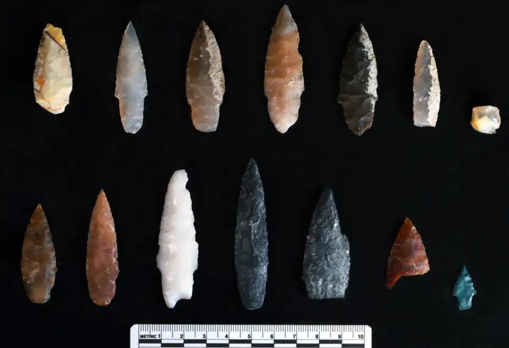 Σπουδαία ανακάλυψη στις ΗΠΑ: Αρχαιολόγοι βρήκαν λίθινα βλήματα ηλικίας 15.700 ετών