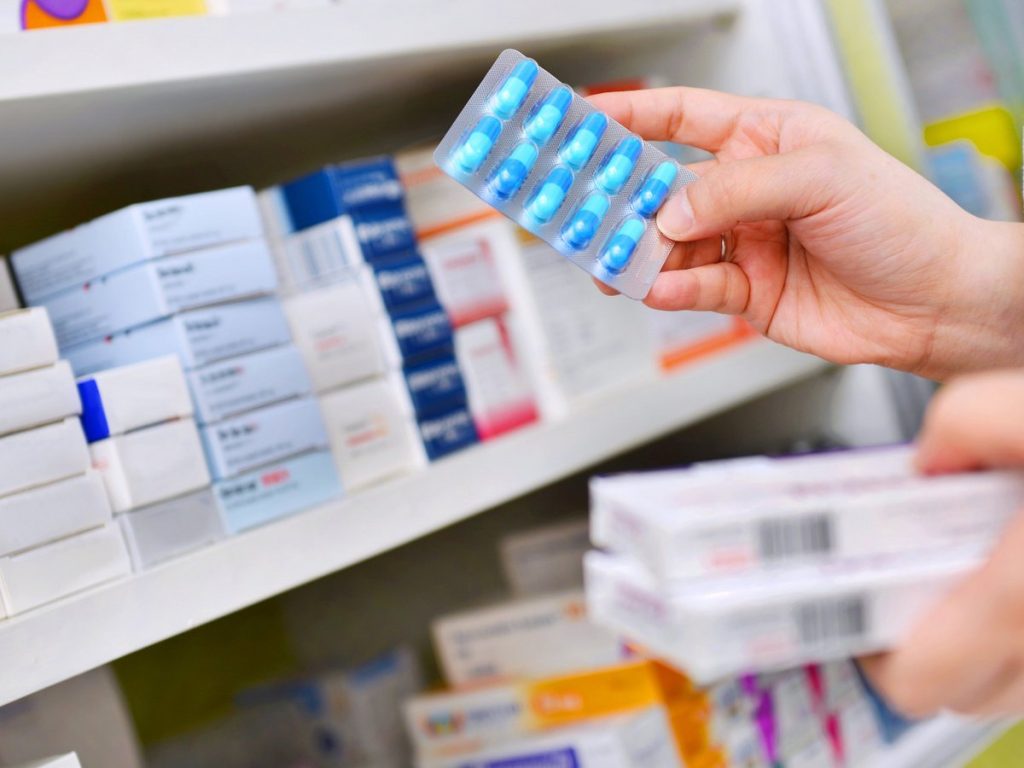 Ο Πανελλήνιος Ιατρικός Σύλλογος «κρούει τον κώδωνα του κινδύνου» για τις ελλείψεις φαρμάκων