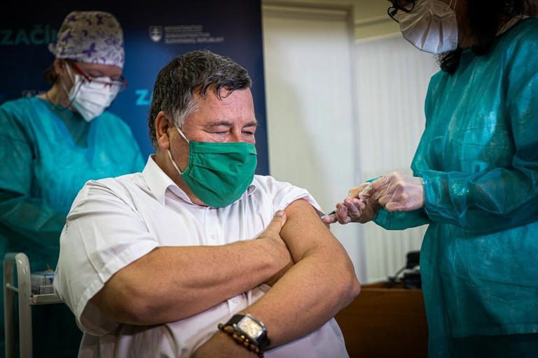 Βλάντιμιρ Κρτσμέρι: Πέθανε ξαφνικά και απροσδόκητα   ο Α.Φάουτσι της Σλοβακίας – Είχε ηγηθεί της εκστρατείας εμβολιασμού στη χώρα του