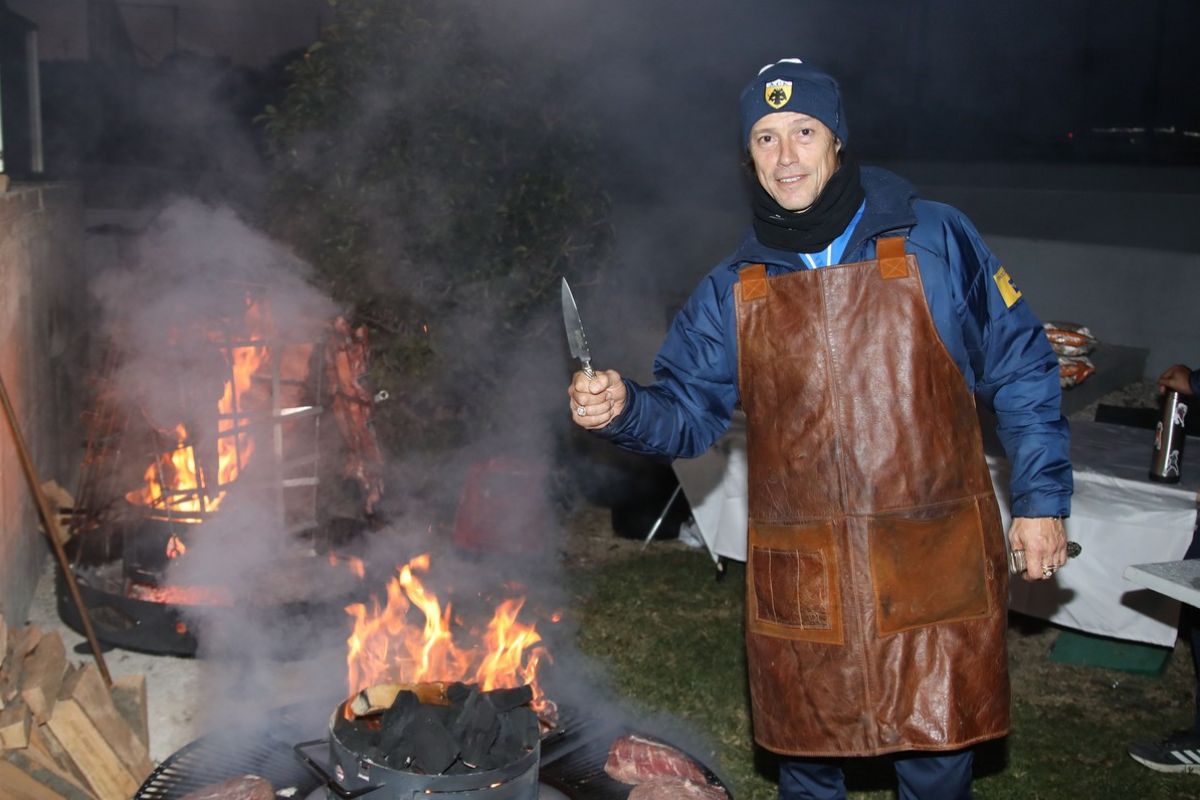 ΑΕΚ: Μπάρμπεκιου με Δημήτρη Μελισσανίδη και ψήστη τον Ματίας Αλμέιδα (φωτό-βίντεο)