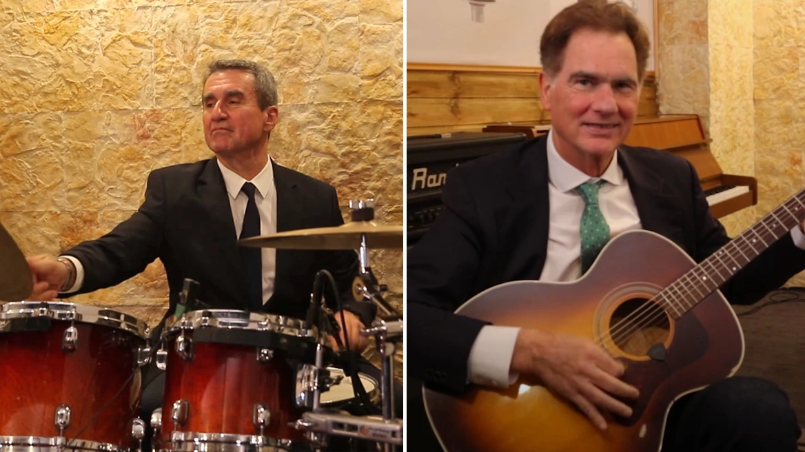 Α.Λοβέρδος και Ν.Παπανδρέου έπιασαν τα μουσικά όργανα και ξεκίνησαν τα κάλαντα (βίντεο)