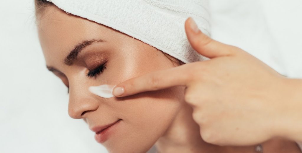 Αυτές είναι οι κοινές συνήθειες που πρέπει να σταματήσεις αμέσως σύμφωνα με τους δερματολόγους