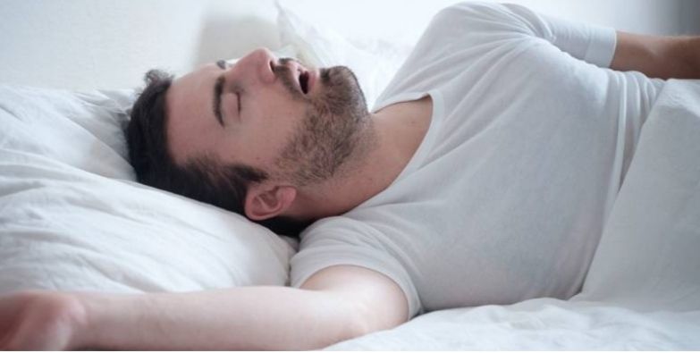 Νέα μελέτη: Αυξημένος κίνδυνος τύφλωσης από κακό ύπνο, ροχαλητό και υπνηλία μέσα στην ημέρα