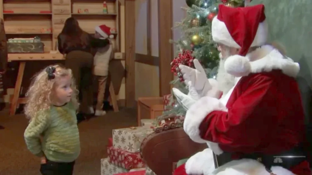Άγιος Βασίλης μοιράζει χαρά με τη νοηματική γλώσσα – Επικοινωνεί με κωφά παιδιά