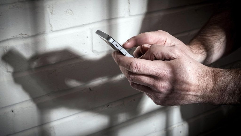 Βόλος: Χάκαραν το κινητό του και τού έκλεψαν 4.000 ευρώ μέσω Face ID