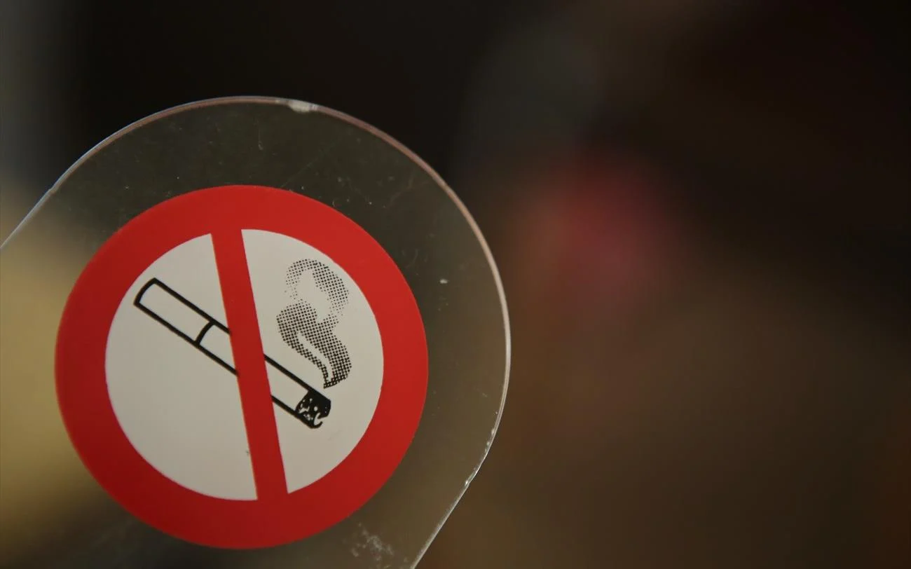 Αθήνα: Επτά πρόστιμα σε καταστήματα για παράβαση της αντικαπνιστικής νομοθεσίας