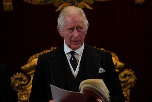 Βασιλιάς Κάρολος: «Έχουμε συγκλονιστεί από τη φρικτή τραγωδία στην Ελλάδα»